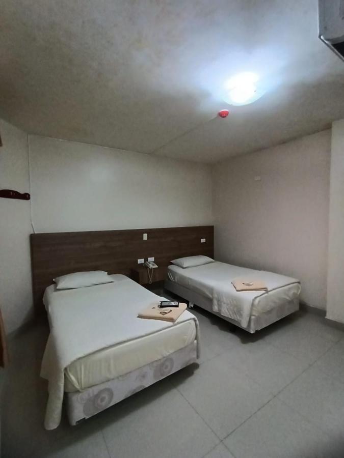 Hotel Quezada Hermanos Santo Domingo de los Colorados Ngoại thất bức ảnh