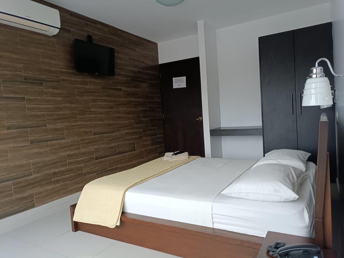 Hotel Quezada Hermanos Santo Domingo de los Colorados Ngoại thất bức ảnh